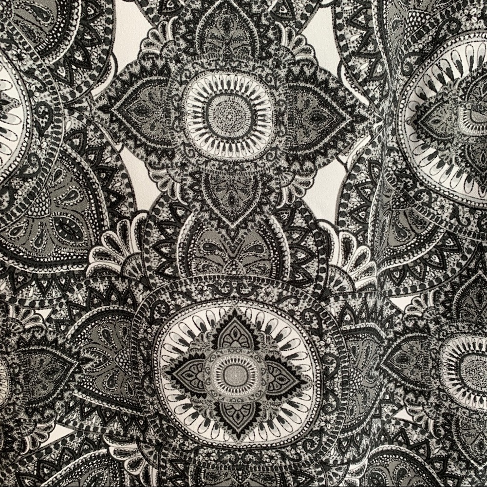 Patterned Shift Dress - Picture 3 of 4